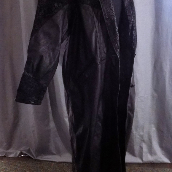 Outbrook Leather Trench Coat. - Picture 4 of 6